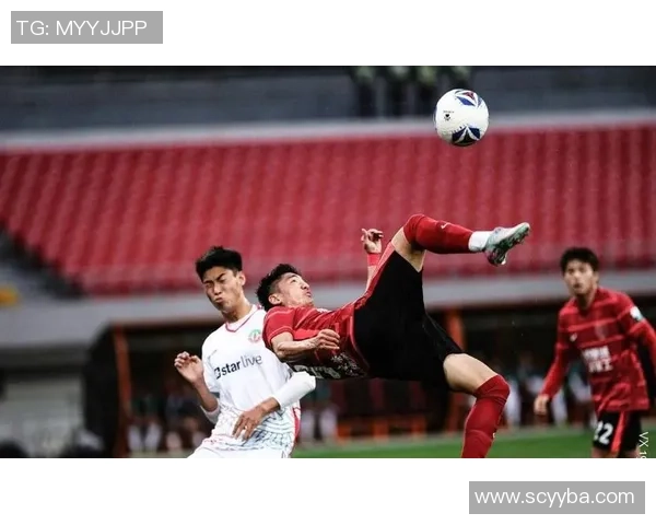 足球误判引发争议球迷呼吁改革提升裁判判罚水平与公正性